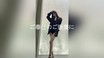 商城跟随偷窥跟小男友逛街的JK眼镜美眉 身材娇小 搂搂抱抱好不亲热 花内内小屁屁