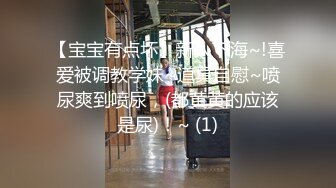 光天化日公园裸奔,骑着小电驴享受异样目光带来的快感