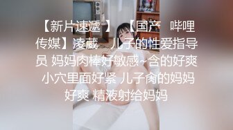 房东在出租屋的桌子下偷放监控摄像头每天不定时偷窥情侣的日常生活