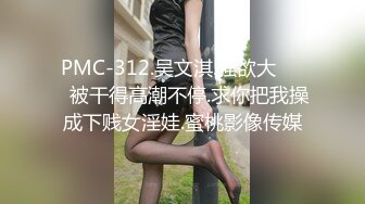 可爱少女与35岁大叔 浴缸玩耍，‘’骚奶子，舔叔叔的脚脚，揉奶子给我看‘’ ‘我不骚’调教的小母狗好听话！