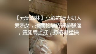 ★☆❤️新婚小娇妻❤️★☆骚妻一边被前后夹击，一边还自摸，嘴里还不听淫叫，让她好爽好爽！淫妻敞开下体大门等待大家的进入