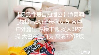 绿帽老公带着美女老婆酒店玩换妻 自己操着别人的老婆看着老婆被别人操