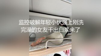 专业盗站新流出领导为了掌控员工上班玩手机在写字楼女厕装监控偷拍黄衣美眉浏览网页被拍了个正着