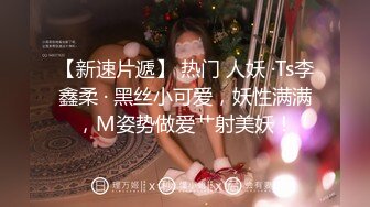 街拍 高挑美女憋不住路边小解