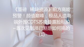 小骚货孩子睡觉了一个人在床上偷偷的掰穴自慰起来，特写蝴蝶逼