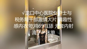 带小姐妹玩双飞，全程露脸一起伺候大哥的鸡巴，深喉口交轮流爆草主动上位