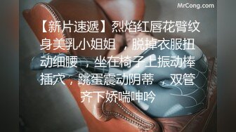 商业街一路跟踪抄底多位极品高跟美少妇各种极品骚内让人目不暇接 (11)