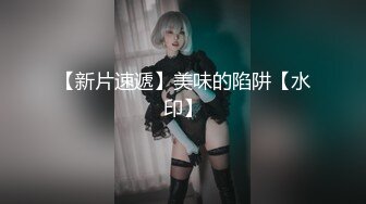 高价网约两个萝莉型兼职嫩妹双飞，牛仔裙极品小姐姐，一流颜值修长美腿，双女一起服务爽死，骑乘后入轮流操