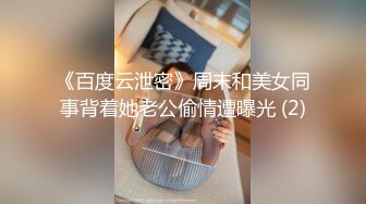 男：谁他妈看你，骚一点，过来吃老公大鸡巴，自己摸逼摸奶子   女：想吃。高速驾驶，非常骚气的娘们！