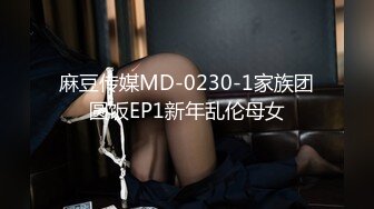 带男朋友回家爱爱 弟弟一旁偷看忍不住参与进来变3p大战