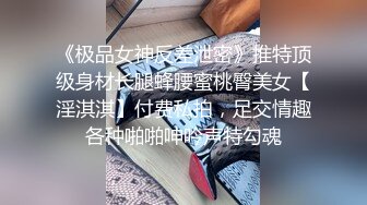 办公大楼女厕偷拍白色长外套牛仔裤少妇两片肥唇磨得发白