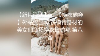 温柔似水的长筒靴小妹✿蹲那里静静的排尿✿很有淑女范