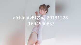 91长屌猛男酒店开房双飞爆草九零后姐妹花，颜射妹妹的脸上一脸精子