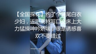 【多情少妇】小骚妇躺在我身上拿着道具玩小穴 我硬硬的小弟弟控制不住插入她的小穴 她说不够爽