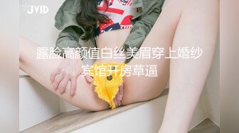 土豪粉丝眼镜胖哥和两个美女主播玩4P一边干一边手机自拍