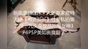 没有男人的新娘一个人玩的也很嗨，新娘装无毛白虎逼陪狼友发骚，逼逼里夹着大黑牛菊花里塞着跳蛋高潮喷水