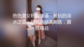 这妞够骚跟两个小哥玩3P，全程露脸丝袜情趣口交两个大鸡巴