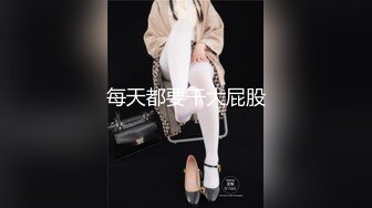 胸前漂亮纹身美女圆润肥臀翘起求操，地上骑乘位深插，后入撞击爆操