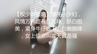 颜值不错的纯情大奶妹，全程露脸互动撩骚狼友圆润坚挺骚奶子揉捏逐渐升温，听狼友指挥脱光舔弄假鸡巴自慰