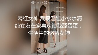 红唇性感肥逼妹子撩起裙子跳蛋自慰，脱下内裤揉搓逼逼，毛毛浓密近距离特写，跳蛋摩擦塞入没几下流出水来