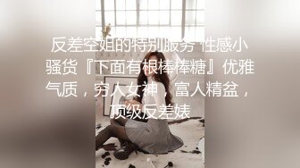 长相清纯娇小身材嫩妹足球宝贝装品牌，脱掉衣服翘起屁股露肥逼，深喉口交后入抽插摸阴蒂，骑乘猛操高潮出白浆