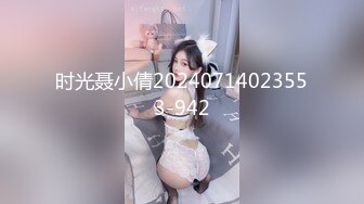 牛仔短裤大奶妹掰穴手指扣逼特写口交翘起屁股后入大屁股猛烈撞击