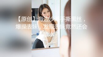 与顽皮可爱的小女友对着镜头做爱自拍非常主动