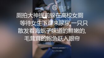 白桃味的悠悠又来发骚，全程露脸全裸跟狼友撩骚互动，掰开骚穴给狼友看特写，撅着屁股诱惑