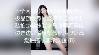 颜值颇高的无毛女神，露脸诱惑奶子翘挺蜜桃臀，小逼逼真嫩撅着屁股看特写，掰开里面好嫩单指插入好想草她