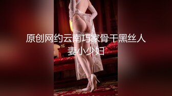  剧情演绎勾搭一线天肥女技师，足交交半脱下内裤，美穴一览无余，按摩床上骑乘晃动大奶