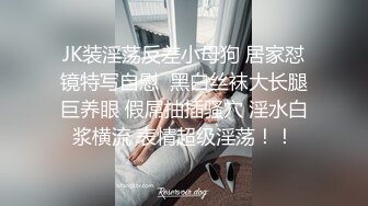 大热天的萌妹子在家光着身子以为拉上窗帘就没有人看到了 哈哈哈！