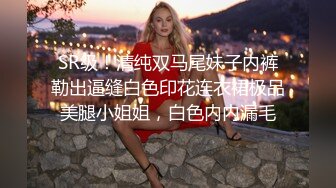 这美女也太牛了吧 当这么多人面撒尿，完全无视路人存在啊