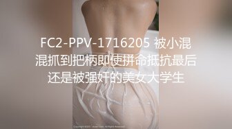 单位女厕偷拍?牛仔裤配黑西服时尚范小姐姐的好毛好逼