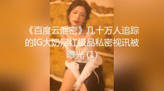 清纯美少女KIKI，马甲线活力十足，单腿丝袜假屌爆操喷水