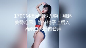 极品巨乳阿姨，这两只大奶子吊在胸前，坐着玩具好过瘾，骚水不停流！