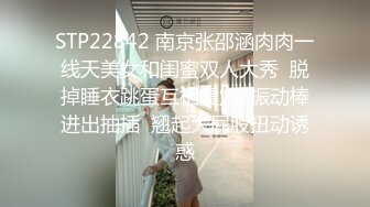 台球厅小太妹叼着烟来拉粗屎