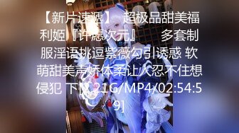 【新片速遞】 气质蛇精脸妹子晚礼服，黑网袜特写掰穴跳弹自慰，椅子上道具自慰，掰穴超粉