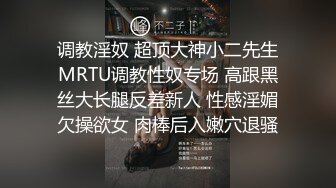  偷拍牛人晚上爬浴室墙头偷拍隔壁两家邻居年轻打工妹洗澡惊险刺激