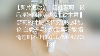 一男双飞大战两个美少妇换着打飞机，女上位啪啪做爱