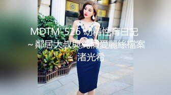 妈妈饿了跑到儿子房间吃鸡巴，自己揉奶玩逼扒下儿子内裤，舔弄大鸡巴，舔硬了自己拿着蹭逼逼，好骚啊别错过