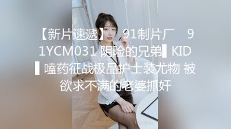 商场女厕近距离偷窥不敢坐半蹲着尿口罩美女的大肥B