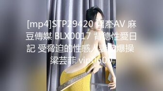 色控PH-158在家只穿条内裤的同居女孩