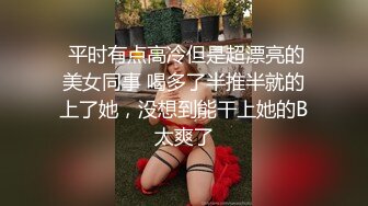 商场抄底牛仔裙粉胸衣清纯美女❤️前面透视黑森林和一大片湿痕