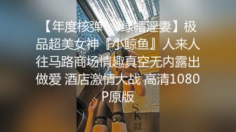 金发小网红直播按摩自己的无毛小穴