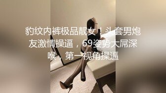 有钱大哥勾搭两个风骚女按摩技师，不停撩骚扒光玩奶又摸逼，享受骚逼的口活服务，按摩床上激情爆草淫声荡语