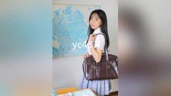 公交站牌前抄底蕾絲鏤空裙粉內內初中小美女