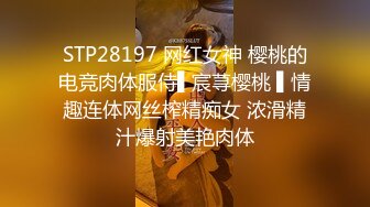 神探老金约了个挺嫩萌妹子TP啪啪，镜头前口交床边后入抽插，妹子服务不好被老哥打了一巴掌