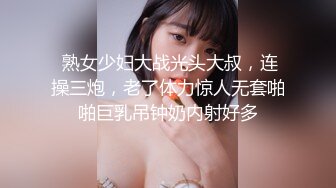 TWTP 小吃店女厕一路跟踪偷拍大二美女的极品嫩鲍鱼