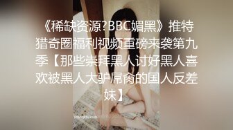 萤石云酒店偷拍红衣哥年前幽会气质美少妇下面毛多性欲强，美女抽着烟，哥给舔逼逼