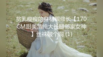 极品女神级欲女【妖媚女王狐狸精】粉嫩小穴骚货午夜勾搭牛仔裤屌丝户外野战，玩到喷水再站炮插入.